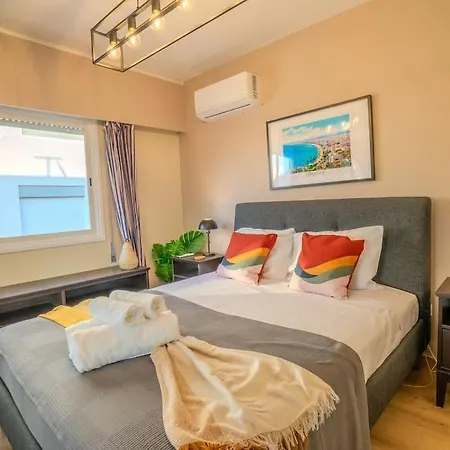 Two Bedroom Apartment, Spacious & Newly Renovated, Three Minutes From The Лімасол