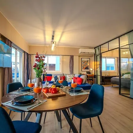 Two Bedroom Apartment, Spacious & Newly Renovated, Three Minutes From The Апартаменти